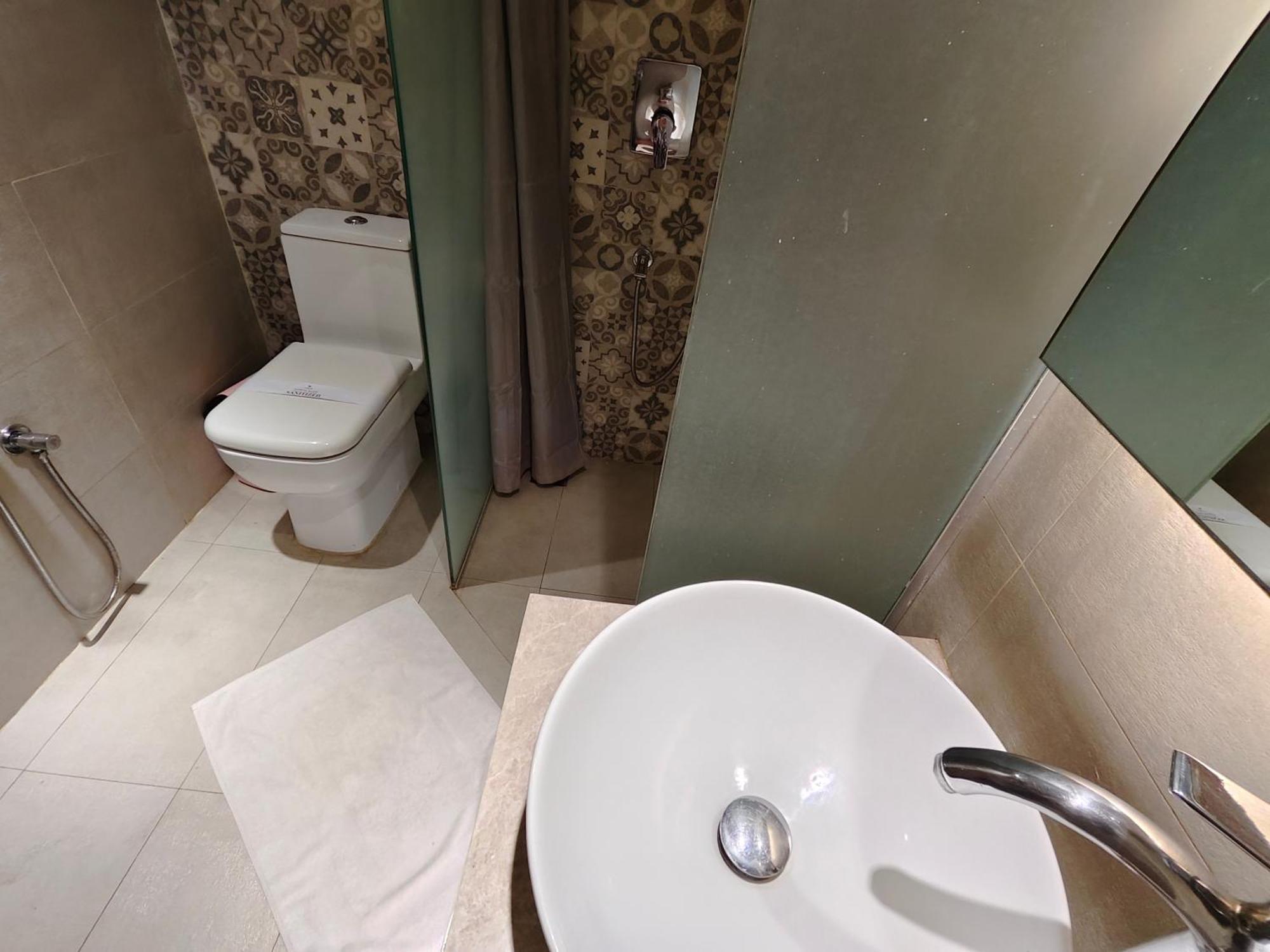 Hotel Nandini Dhaka Bagian luar foto